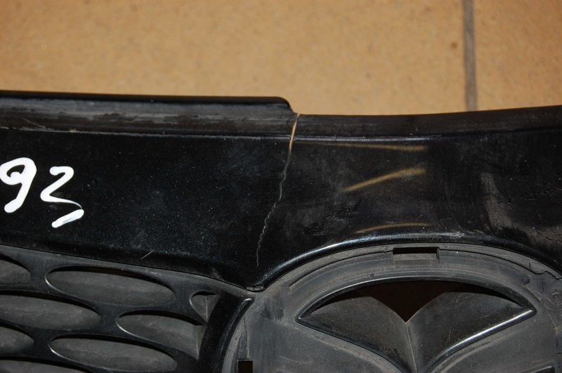 Решетка радиатора MAZDA 3 BK 03-08 Решетка радиатора MAZDA 3 BK 03-08