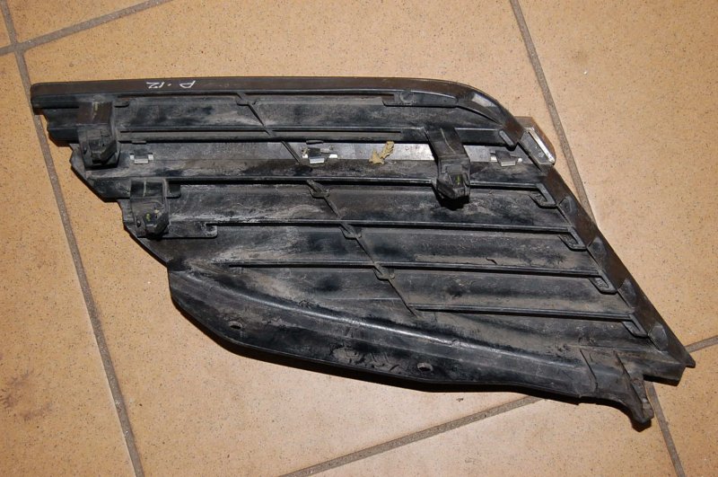 Решетка радиатора NISSAN PRIMERA P-12 01-07 Б/У