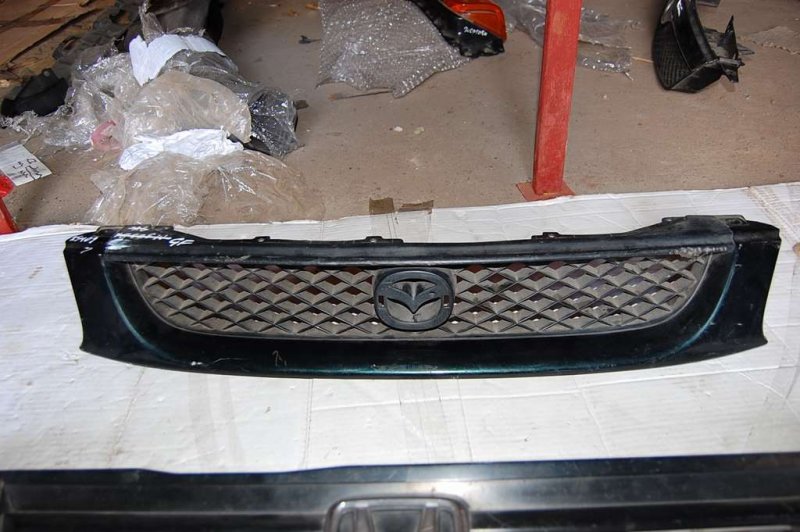 Решетка радиатора MAZDA 626 GF 97-02 Б/У