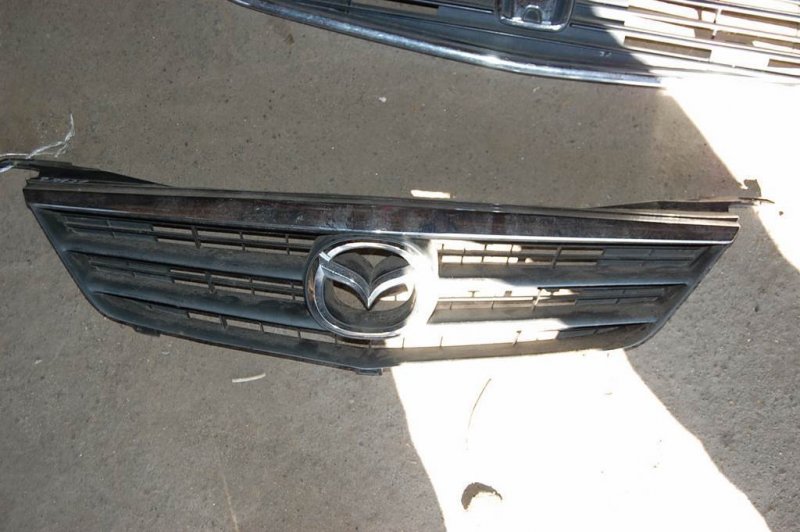 Решетка радиатора MAZDA 626 GF 97-02 Б/У