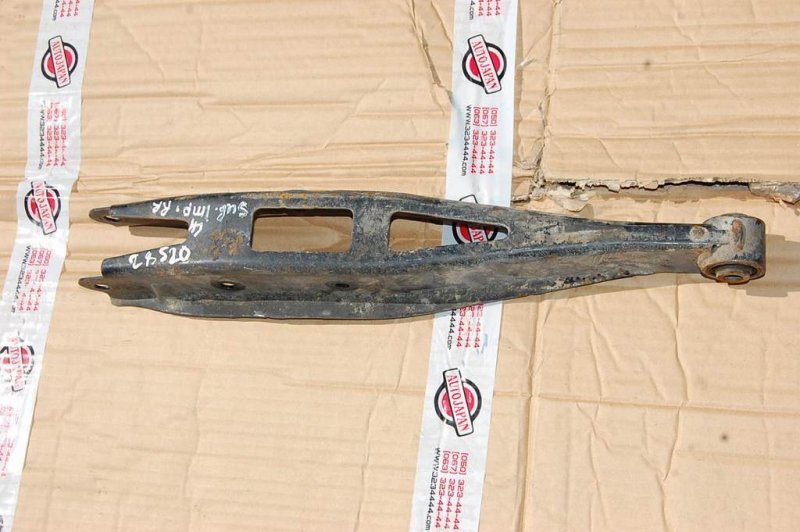 Рычаг задней подвески поперечный нижний задний левый SUBARU IMPREZA 92-00 Б/У