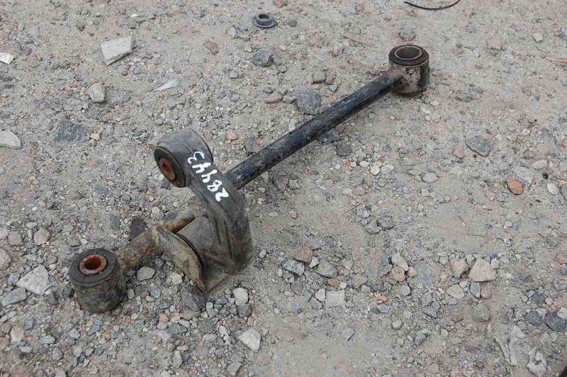 Рычаг задней подвески поперечный нижний задний левый SUBARU IMPREZA 92-00 Б/У