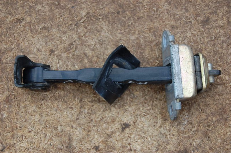 Ограничитель двери задний левый MAXIMA A32 94-99