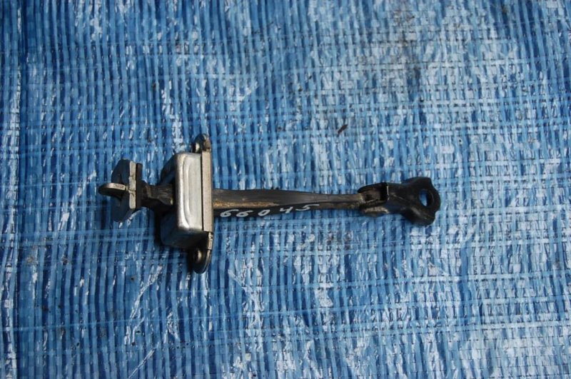 Ограничитель двери задний левый NISSAN TEANA J32 08-14 Б/У