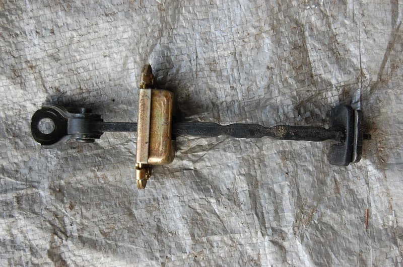 Ограничитель двери задний левый CIVIC 5D 06-11