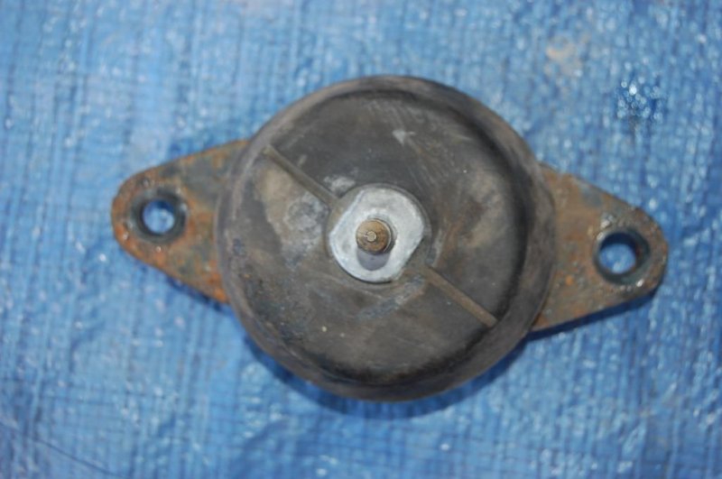 Запчасть подушка двигателя левая NISSAN LEAF 10-17 11220-3NA0A Б/У Подушка двигателя левая NISSAN LEAF 10-17 11220-3NA0A Б/У