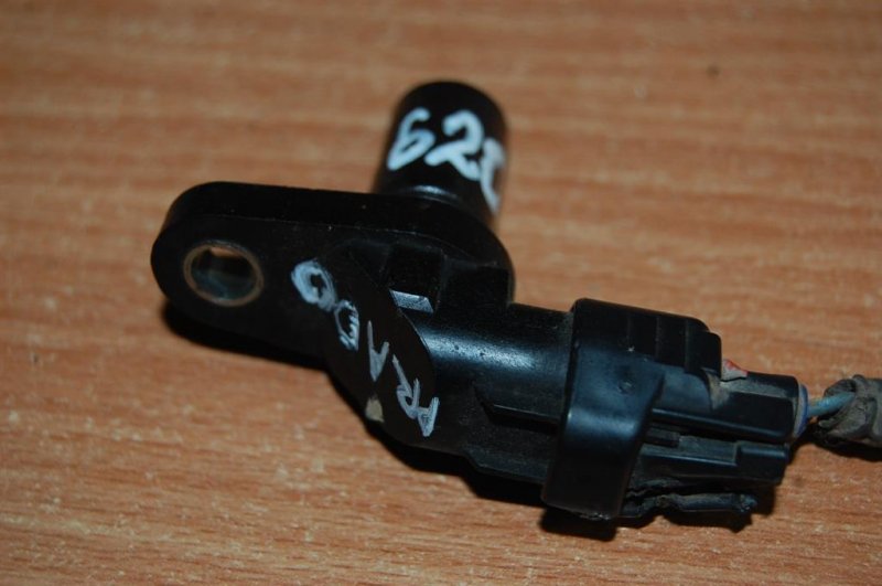 Запчасть датчик скорости TOYOTA LAND CRUISER PRADO 120 02-09 89413-32010 Б/У Датчик скорости TOYOTA LAND CRUISER PRADO 120 02-09 89413-32010 Б/У