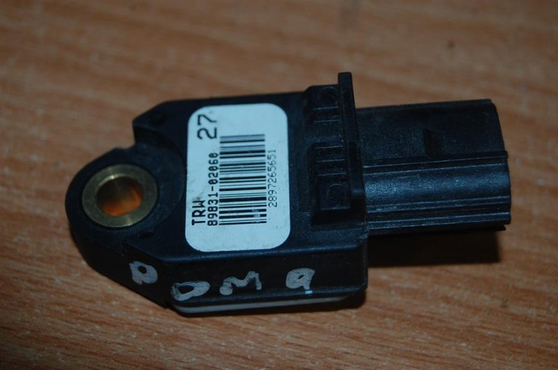 Датчик удара TOYOTA COROLLA 150 06-13 89831-02060 Б/У