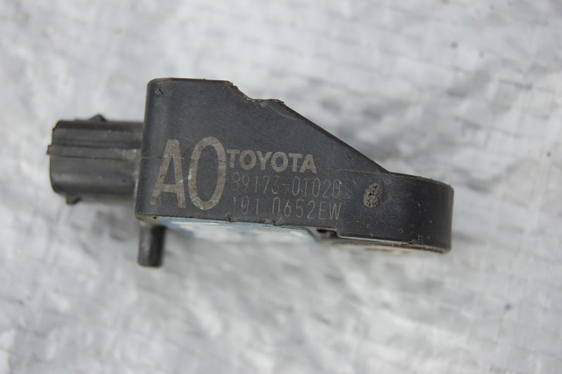 Датчик удара VENZA 09-16 Датчик удара VENZA 09-16