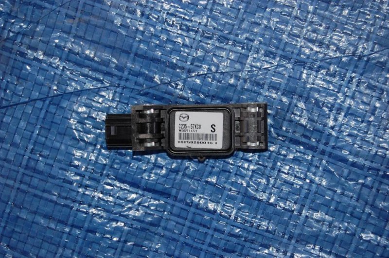 Запчасть датчик удара MAZDA 5 CR 05-10 C235-57-KC0 Б/У Датчик удара MAZDA 5 CR 05-10 C235-57-KC0 Б/У