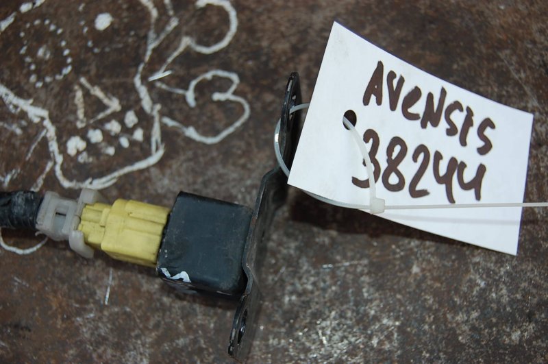 Датчик удара TOYOTA AVENSIS 03-08 Б/У