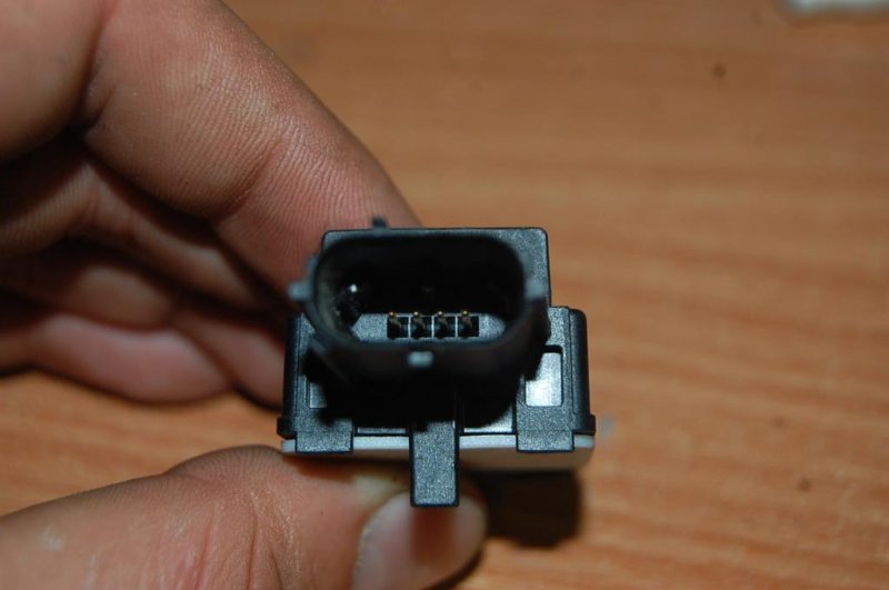 Датчик удара TOYOTA AVENSIS 03-08