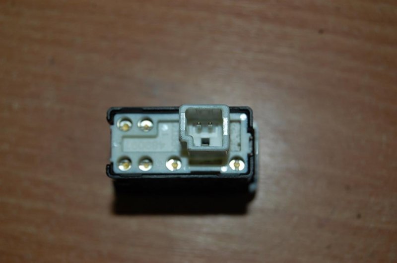 Кнопка центрального замка TOYOTA SOLARA 03-09