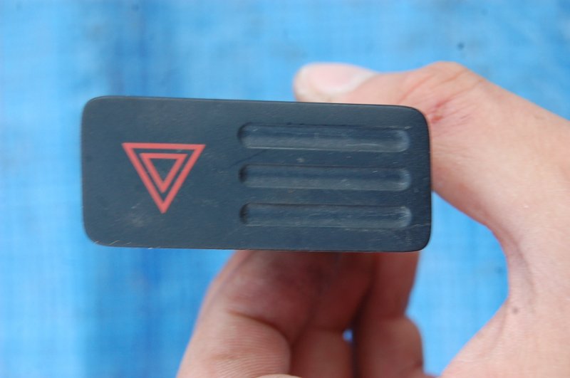 Кнопка аварийной сигнализации LEXUS GX470 02-09 84332-60270 Б/У