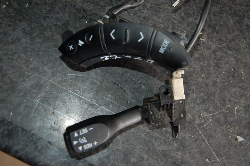 Кнопки на руль левые LEXUS GX470 02-09