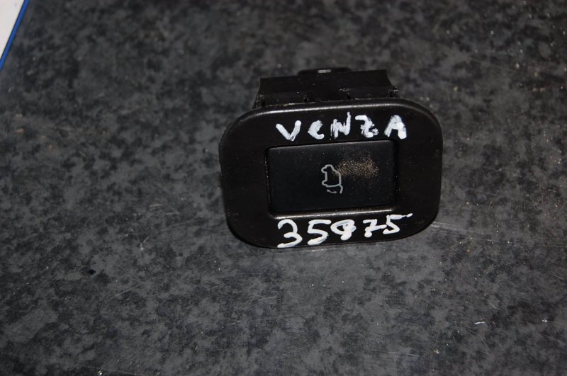 Кнопка закрывания крышки багажника TOYOTA VENZA 09-16 84930-08010 Б/У