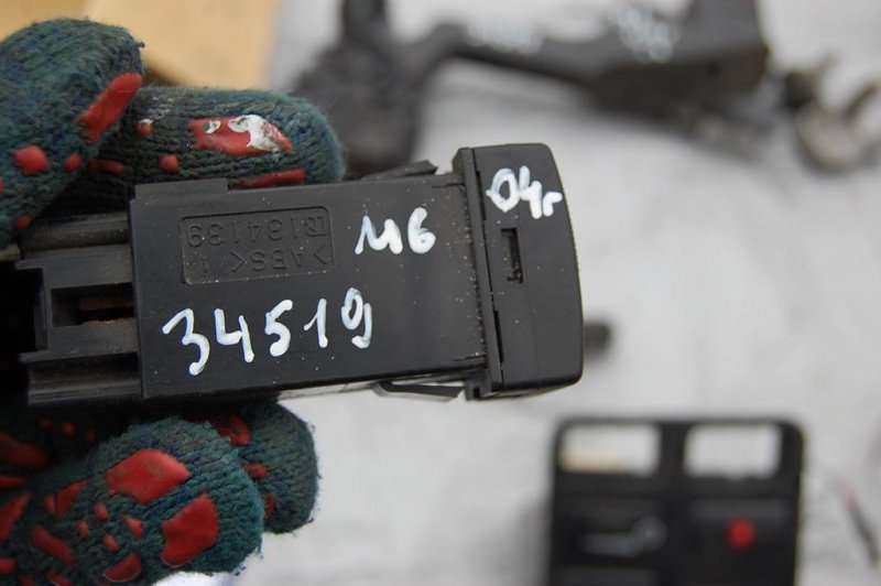 Кнопка MAZDA 6 GG 02-07 Б/У