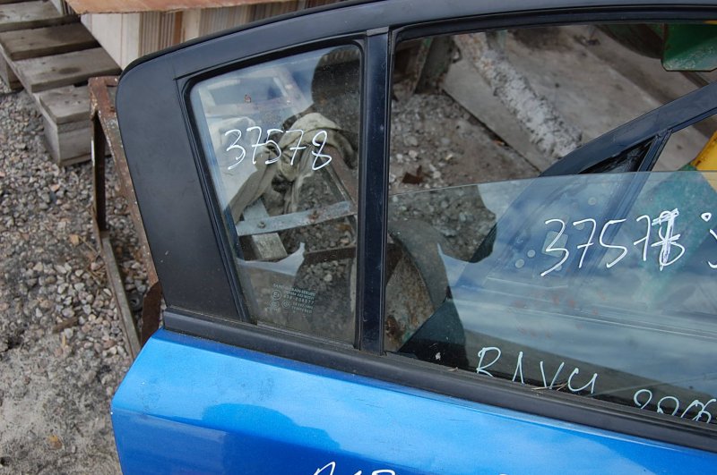 Стекло двери глухое заднее правое MAZDA 3 BK 03-08 BN8V-72-661A Б/У