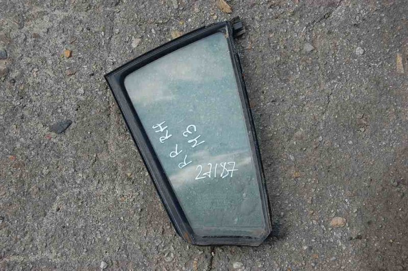 Стекло двери глухое заднее правое MAZDA 3 BK 03-08 BN8V-72-661A Б/У