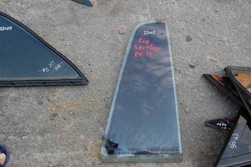 Стекло двери глухое заднее правое KIA SPORTAGE JA 93-04 0K019-72661 Б/У