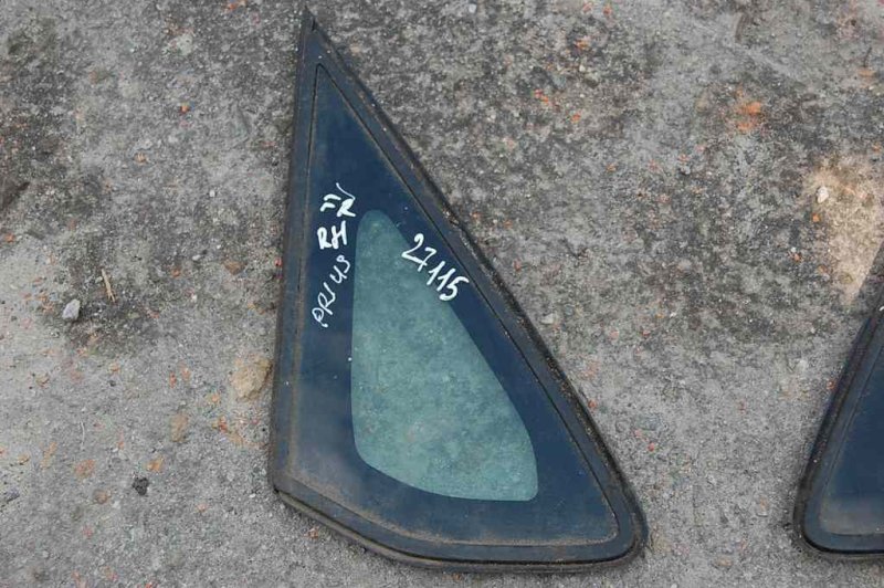 Стекло в кузов переднее правое TOYOTA PRIUS - 20 03-11 Б/У