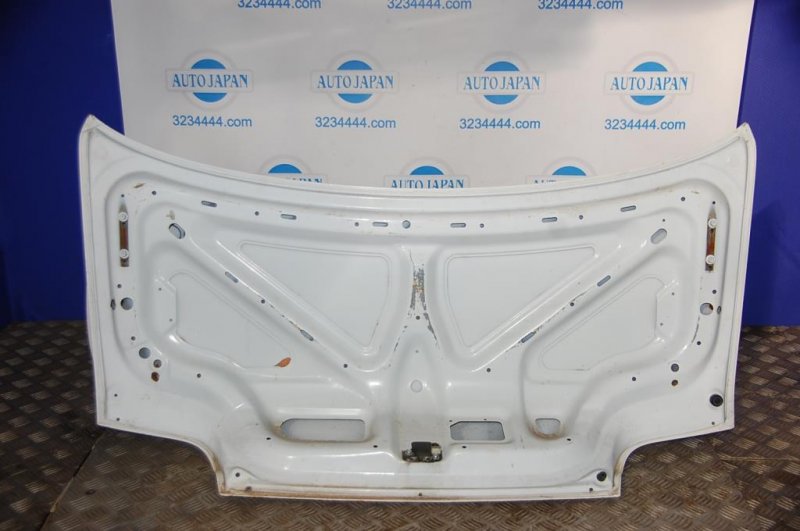 Крышка багажника NISSAN BLUEBIRD 91-97 Крышка багажника NISSAN BLUEBIRD 91-97