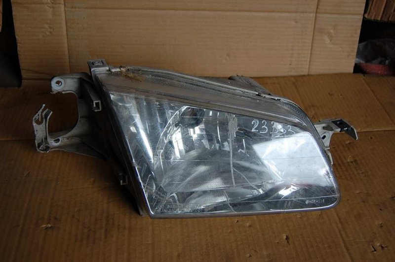 Фара передняя правая MAZDA 323 BJ 98-2003 BJ1V-51-030B Б/У