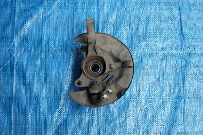 Кулак поворотный передний правый MATRIX 02-08