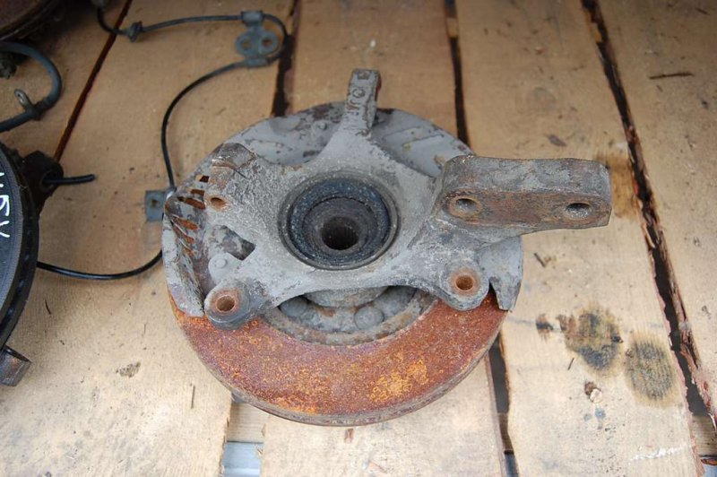 Кулак поворотный передний правый SUBARU LEGACY 94-98 BG/BD 28012AA003 Б/У