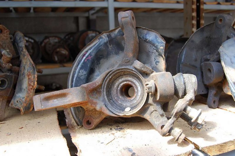 Кулак поворотный передний правый TOYOTA CAMRY 10 92-96 4321133010 Б/У