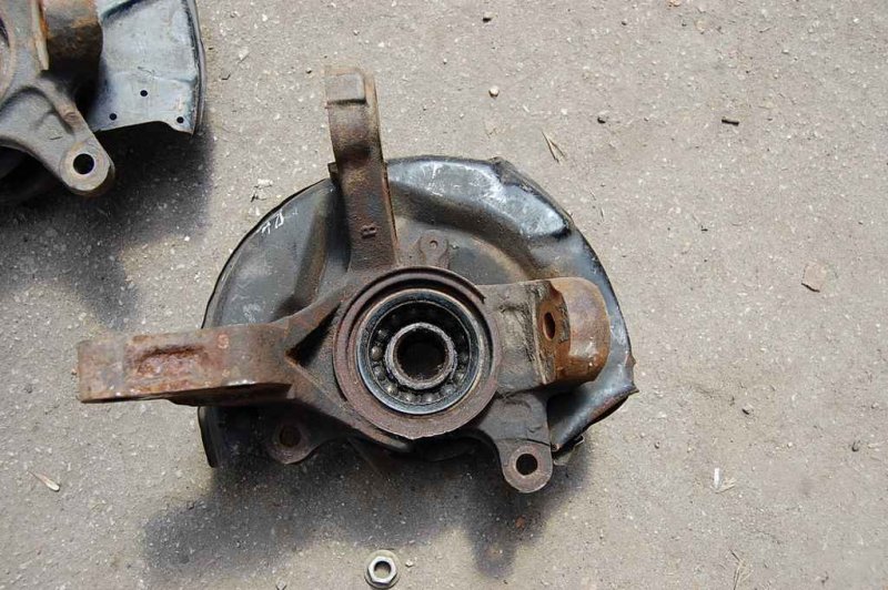 Кулак поворотный передний правый TOYOTA COROLLA E100 91-95 4321112200 Б/У