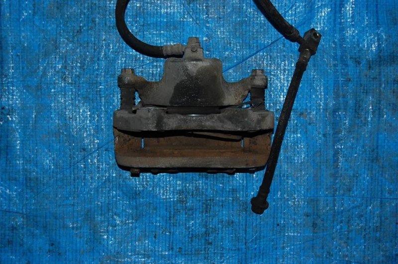 Суппорт тормозной передний левый G35 03-07