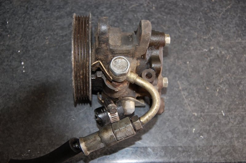 Насос ГУР TOYOTA COROLLA E90 87-91 Б/У