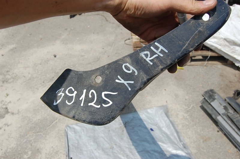 Накладка порога наружная правая MAZDA XEDOS 9 X9 (TA) 93-02