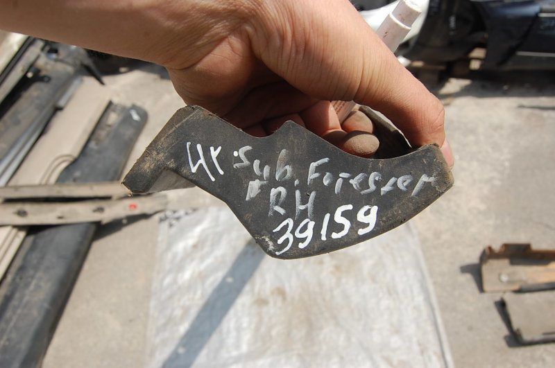 Накладка порога наружная правая FORESTER SG 02-07