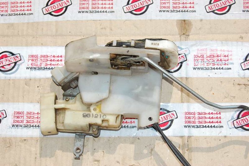 Замок двери передний правый GS300 97-05