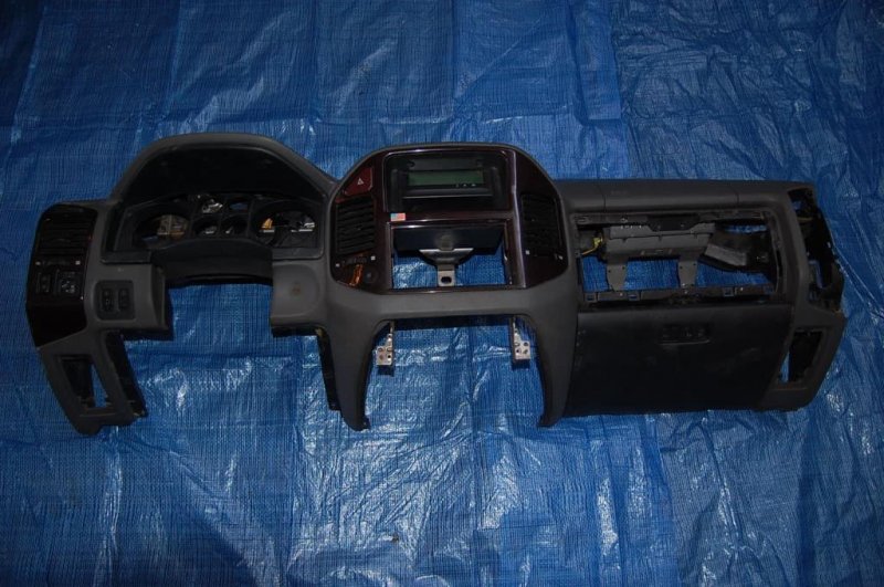 Запчасть торпедо MITSUBISHI PAJERO 99-06 MR532854 Б/У Торпедо MITSUBISHI PAJERO 99-06 MR532854 Б/У