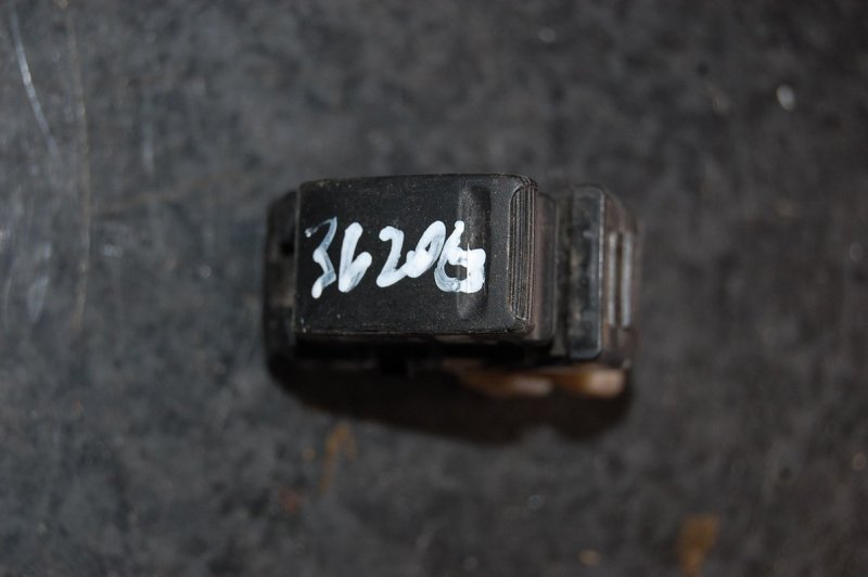 Запчасть кнопка стеклоподъемника SUBARU FORESTER SG 02-07 83071SA160 Б/У Кнопка стеклоподъемника SUBARU FORESTER SG 02-07 83071SA160 Б/У