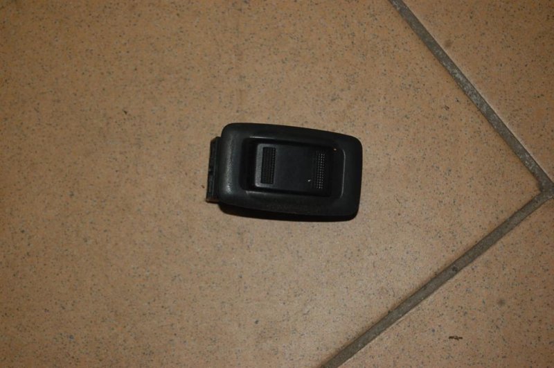 Запчасть кнопка стеклоподъемника MAZDA 626 GF 97-02 GE4T-66-380C65 Б/У Кнопка стеклоподъемника MAZDA 626 GF 97-02 GE4T-66-380C65 Б/У