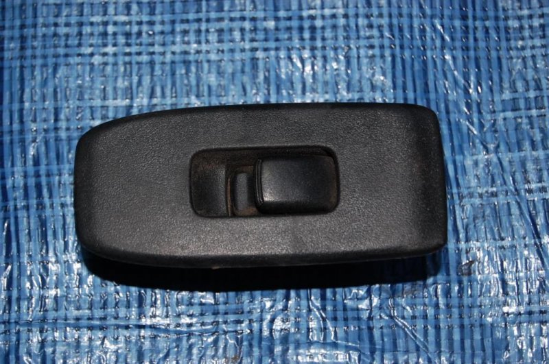 Кнопка стеклоподъемника MITSUBISHI PAJERO 99-06 MR445659 Б/У