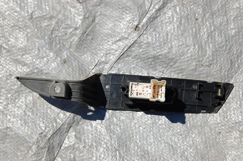 Кнопка стеклоподъемника задняя MURANO Z50 02-07