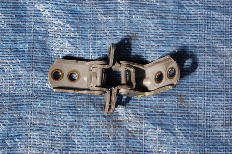 Петля двери MURANO Z50 02-07