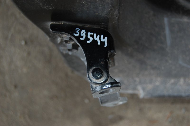 Запчасть петля двери нижняя передняя левая HONDA ACCORD CU8 / TSX 08-14 Б/У Петля двери нижняя передняя левая HONDA ACCORD CU8 / TSX 08-14 Б/У