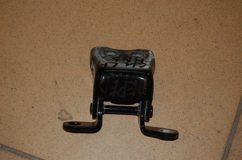 Петля двери нижняя передняя левая HONDA ACCORD CU8 / TSX 08-14 Петля двери нижняя передняя левая HONDA ACCORD CU8 / TSX 08-14