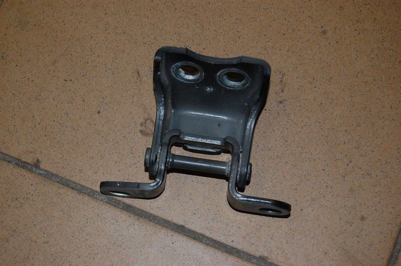 Петля двери нижняя передняя левая ACCORD CU8 / TSX 08-14 Петля двери нижняя передняя левая ACCORD CU8 / TSX 08-14