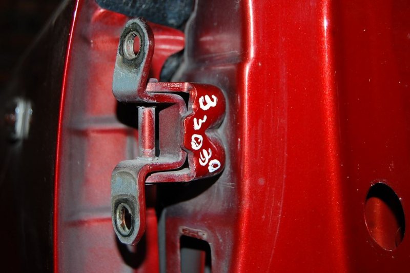 Петля двери верхняя передняя левая MURANO Z50 02-07 Петля двери верхняя передняя левая MURANO Z50 02-07