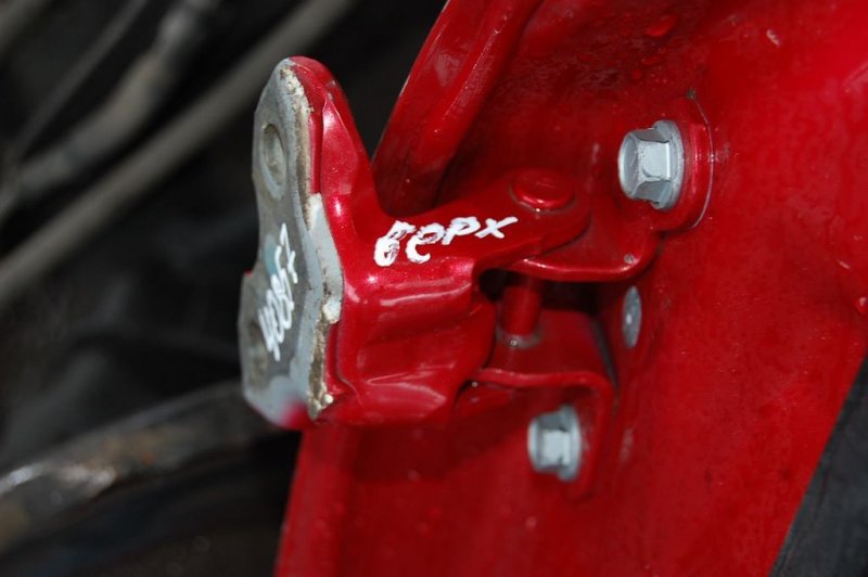 Петля двери верхняя передняя левая TOYOTA AURIS 06-12 Б/У