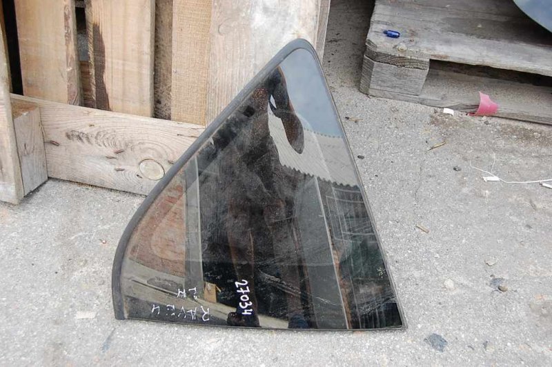 Стекло в кузов заднее правое TOYOTA RAV4 05-12 Б/У