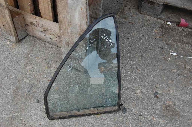 Стекло двери глухое заднее правое MAZDA 929 HC 86-91 H261-72-661 Б/У