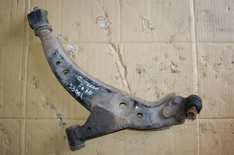 Рычаг передней подвески нижний передний левый TOYOTA COROLLA E90 87-91 Б/У
